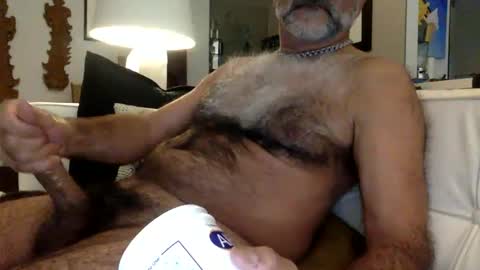 Enjoy guys of all ages if you are not on cam please dont ask for requests if i dont respond dont think im ignoring you i online show from 01.11.25