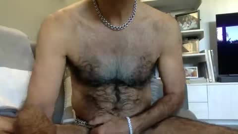 Enjoy guys of all ages if you are not on cam please dont ask for requests if i dont respond dont think im ignoring you i online show from 02.01.26