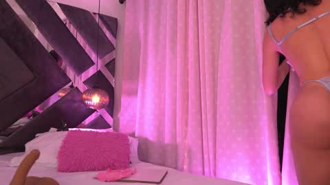 Snapshot of vvioleta_ chatting on 09.25.25 Violeta online show from 09.25.25