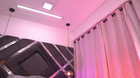 Snapshot of vvioleta_ chatting on 10.11.25 Violeta online show from 10.11.25