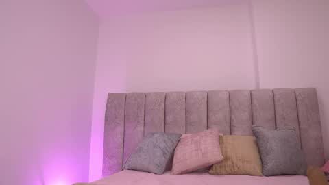 Snapshot of vvioleta_ chatting on 11.05.25 Violeta online show from 11.05.25