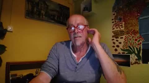 Snapshot of waffel1 chatting on 10.25.25 waffel1 online show from 10.25.25