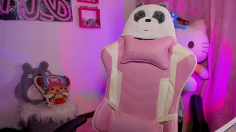 Snapshot of waifu_aika chatting on 09.22.25 AIKA  online show from 09.22.25