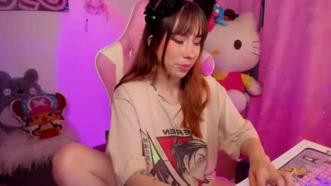 Snapshot of waifu_aika chatting on 10.22.25 AIKA  online show from 10.22.25