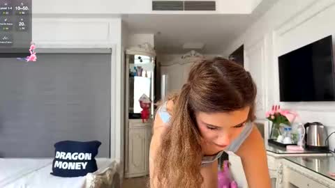 Mia online show from 11.02.25