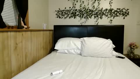 wanderlustgaal online show from 12.17.25