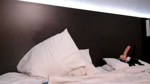 wanderlustgaal online show from 02.16.26