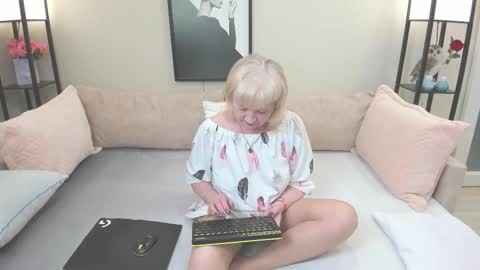 wanessaraso online show from 10.21.25