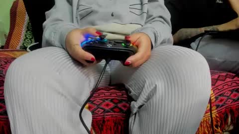 Waningrose  Lu online show from 02.12.25