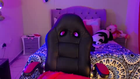 Snapshot of warisgoddes chatting on 01.07.25 EMILY online show from 01.07.25