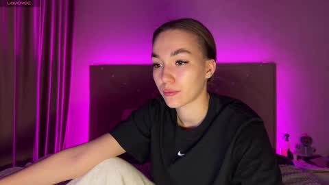 Snapshot of watergirl_ chatting on 03.05.25 Im saving up for a new car help me online show from 03.05.25