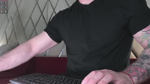 Snapshot of waynemiller_ chatting on 12.22.24 Wayne online show from 12.22.24