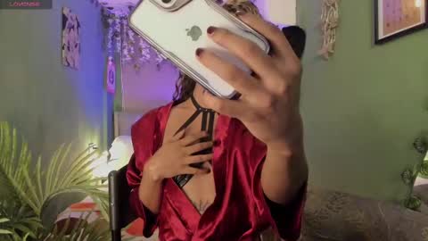 Snapshot of wayuu_goddess chatting on 02.14.25 Wayuu Goddess 3 online show from 02.14.25