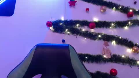 Snapshot of we_n_you chatting on 12.18.24 Trixie 3 online show from 12.18.24