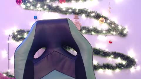 Snapshot of we_n_you chatting on 12.25.24 Trixie 3 online show from 12.25.24