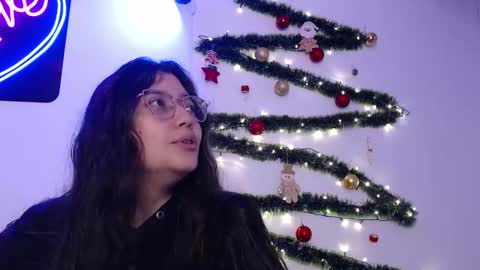 Snapshot of we_n_you chatting on 12.28.24 Trixie 3 online show from 12.28.24
