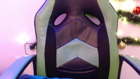 Snapshot of we_n_you chatting on 12.29.24 Trixie 3 online show from 12.29.24