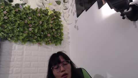Snapshot of we_n_you chatting on 02.13.25 Trixie 3 online show from 02.13.25