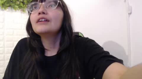 Snapshot of we_n_you chatting on 02.18.25 Trixie 3 online show from 02.18.25