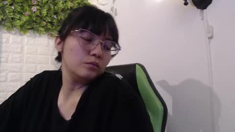 Snapshot of we_n_you chatting on 02.20.25 Trixie 3 online show from 02.20.25