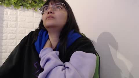 Snapshot of we_n_you chatting on 02.21.25 Trixie 3 online show from 02.21.25