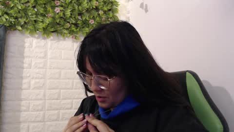 Snapshot of we_n_you chatting on 03.06.25 Trixie 3 online show from 03.06.25