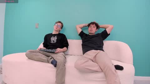 Jhonny Dick  his neighbors. online show from 07.15.26