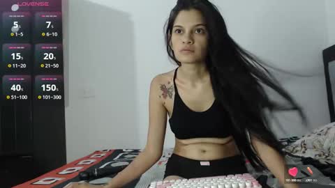 Snapshot of webcams_777 chatting on 10.11.25 luisa y paul online show from 10.11.25