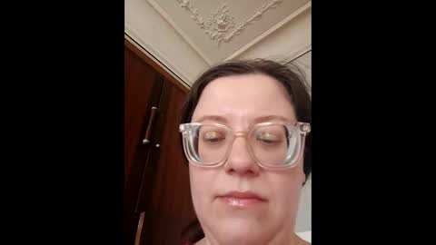 Snapshot of webgirl2 chatting on 04.27.26 Marina online show from 04.27.26