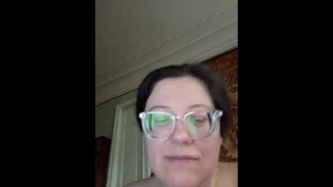 Snapshot of webgirl2 chatting on 05.19.26 Marina online show from 05.19.26