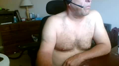 Snapshot of welderod chatting on 06.19.26 welderod online show from 06.19.26