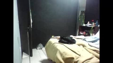 Snapshot of wellcrz chatting on 10.25.25 wellcrz online show from 10.25.25