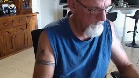 Snapshot of wellhelloo chatting on 02.20.26 Wellhelloo online show from 02.20.26