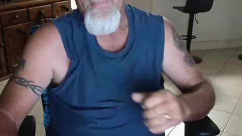 Snapshot of wellhelloo chatting on 02.20.26 Wellhelloo online show from 02.20.26