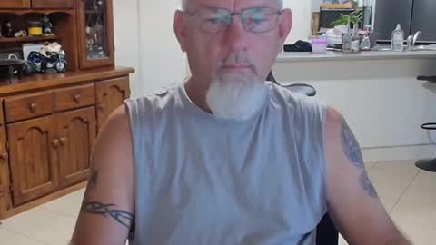 Snapshot of wellhelloo chatting on 02.21.26 Wellhelloo online show from 02.21.26