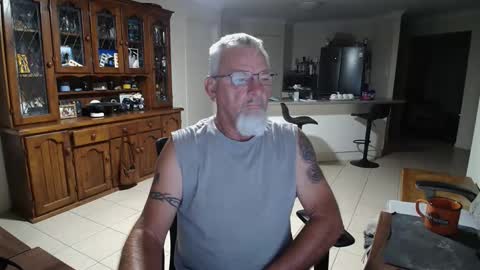 Snapshot of wellhelloo chatting on 02.24.26 Wellhelloo online show from 02.24.26