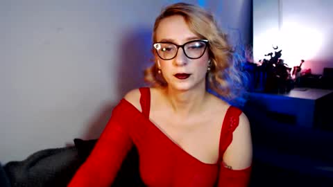 Snapshot of welliza chatting on 10.10.25 Liza online show from 10.10.25