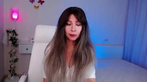 Wendi Foster online show from 11.21.25