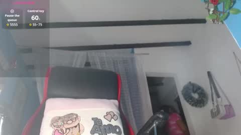 Snapshot of wendy_rivera chatting on 10.25.25 Wendy online show from 10.25.25