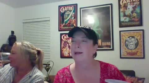 Snapshot of wendycu chatting on 12.16.24 WendyCU online show from 12.16.24