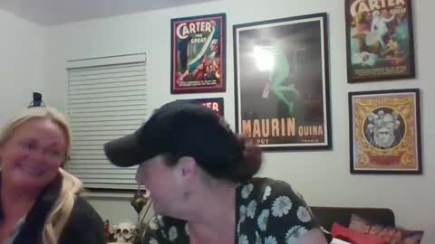 Snapshot of wendycu chatting on 12.20.24 WendyCU online show from 12.20.24