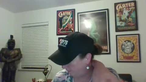 Snapshot of wendycu chatting on 12.27.24 WendyCU online show from 12.27.24