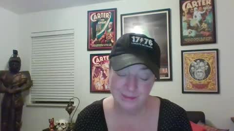 Snapshot of wendycu chatting on 02.11.25 WendyCU online show from 02.11.25