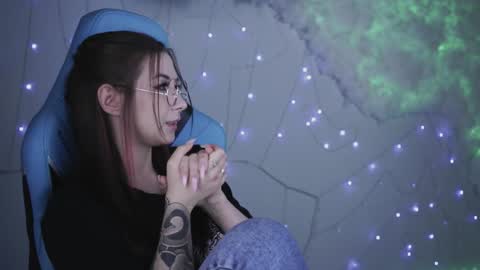 Snapshot of wesleegray chatting on 01.22.25 little girl who is always rightLisa online show from 01.22.25