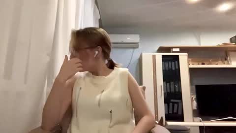 Polly online show from 11.04.25