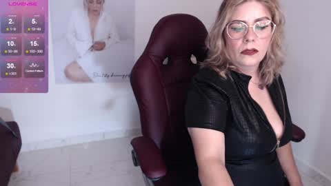 Snapshot of wet_liss chatting on 12.23.24 Diva online show from 12.23.24