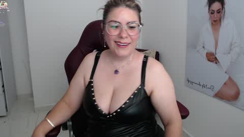 Snapshot of wet_liss chatting on 12.31.24 Diva online show from 12.31.24