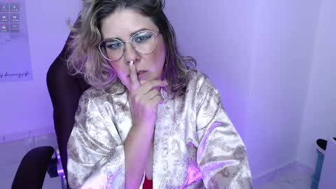 Snapshot of wet_liss chatting on 02.15.25 Diva online show from 02.15.25