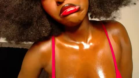 Snapshot of wet_wife_material chatting on 02.04.25 Macey online show from 02.04.25