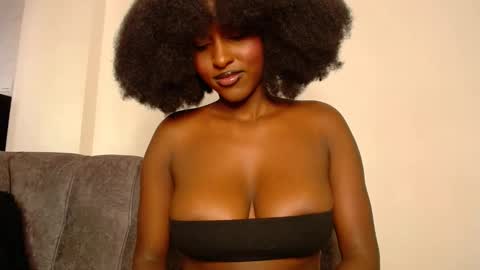 Snapshot of wet_wife_material chatting on 02.06.25 Macey online show from 02.06.25